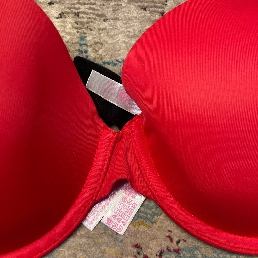 Victoria’s Secret Red And Black Lined Wear Everywhere T-Shirt Bra Size 34D - Picture 3 of 14